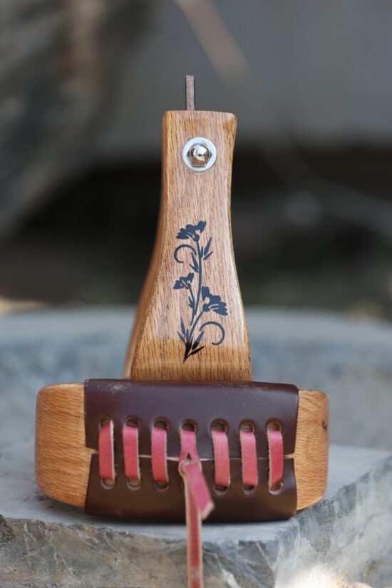 3" Floral Red Oak Stirrup